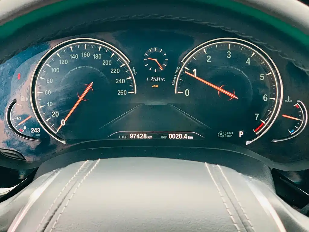 BMW 5 Series 2017 — фото 18
