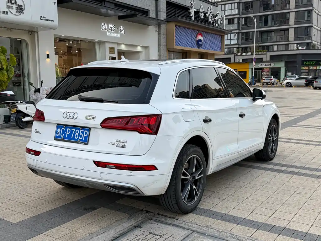 Audi Q5L 2020 — фото 10