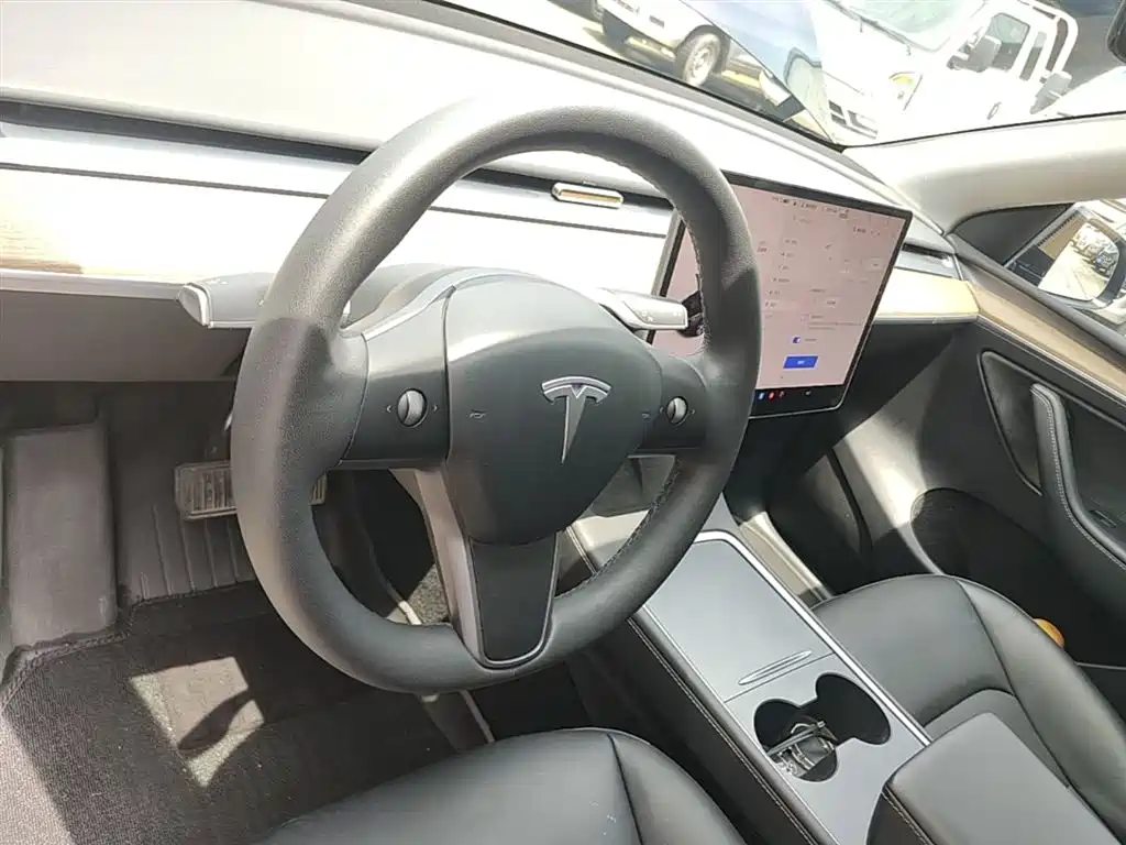 Tesla Model Y 2022 — фото 11