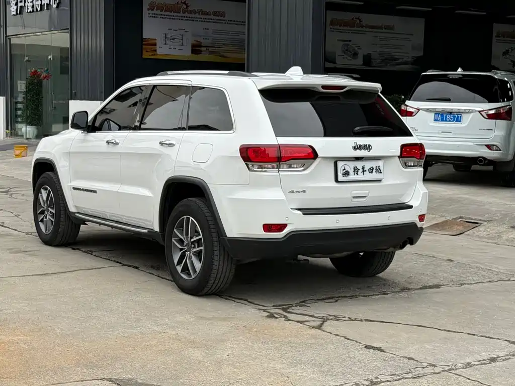 Jeep Grand Cherokee 2022 — фото 11