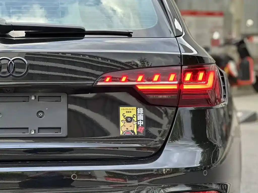 Audi RS 4 2023 — фото 10