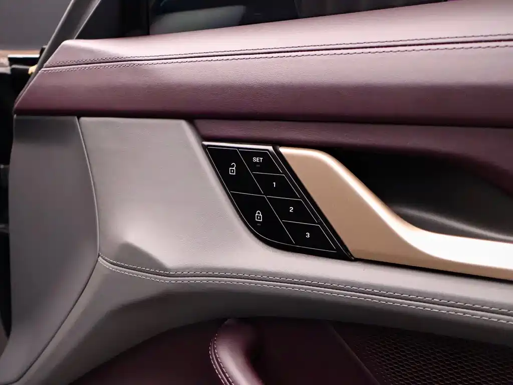 Porsche Taycan 2021 — фото 17