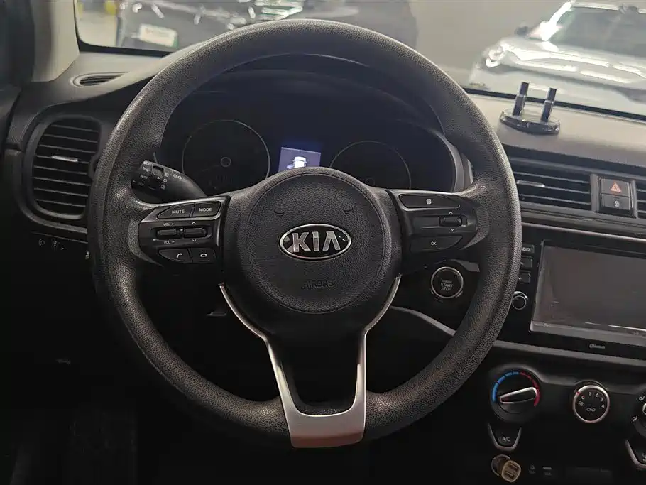 Kia KX Cross 2018 — фото 15