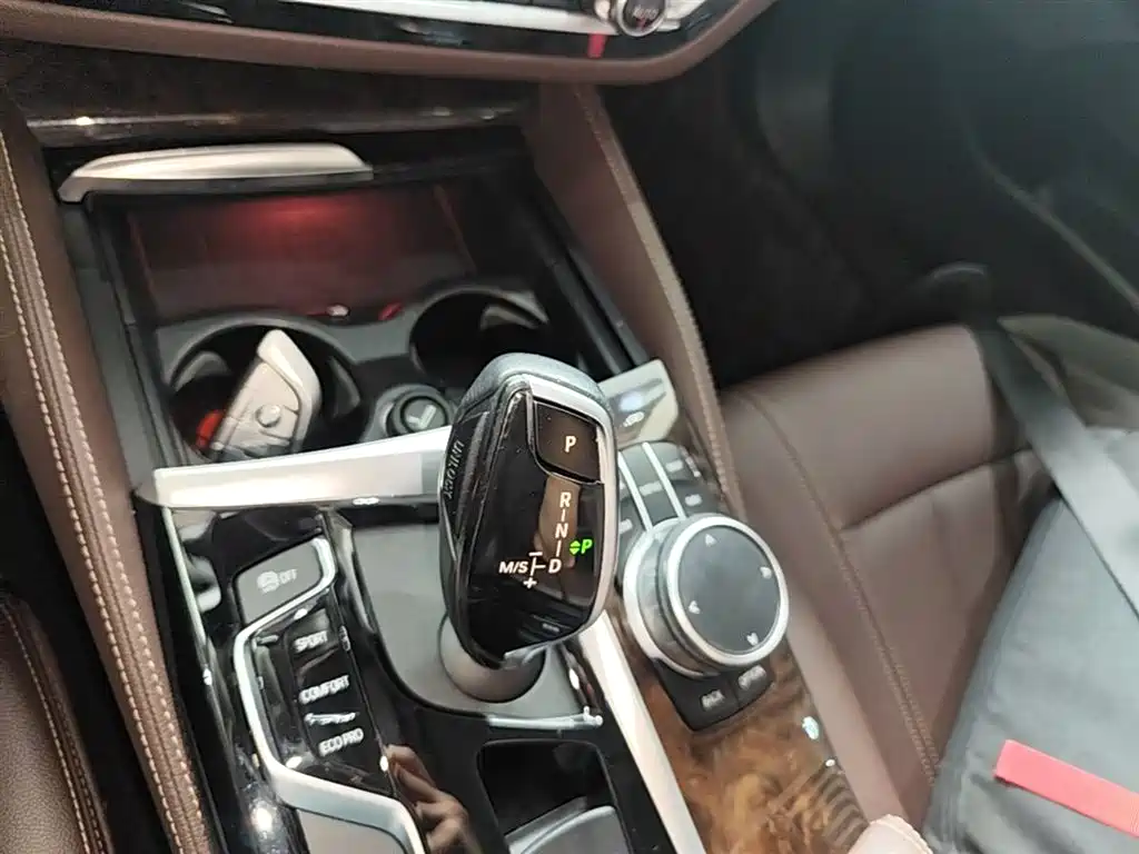 BMW 5 Series 2020 — фото 14