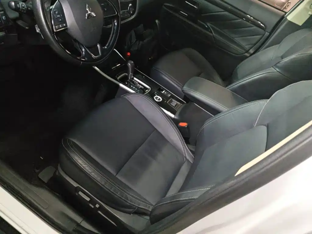 Mitsubishi Outlander 2019 — фото 15