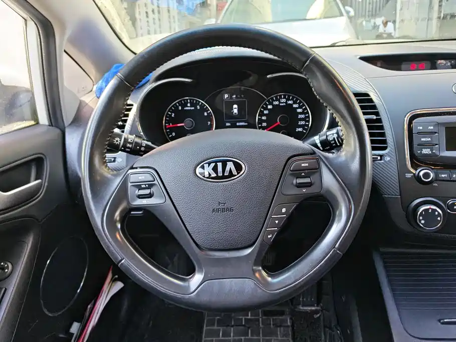 Kia K3 2017 — фото 15