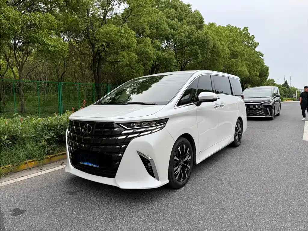 Toyota Alphard 2024 — фото 1