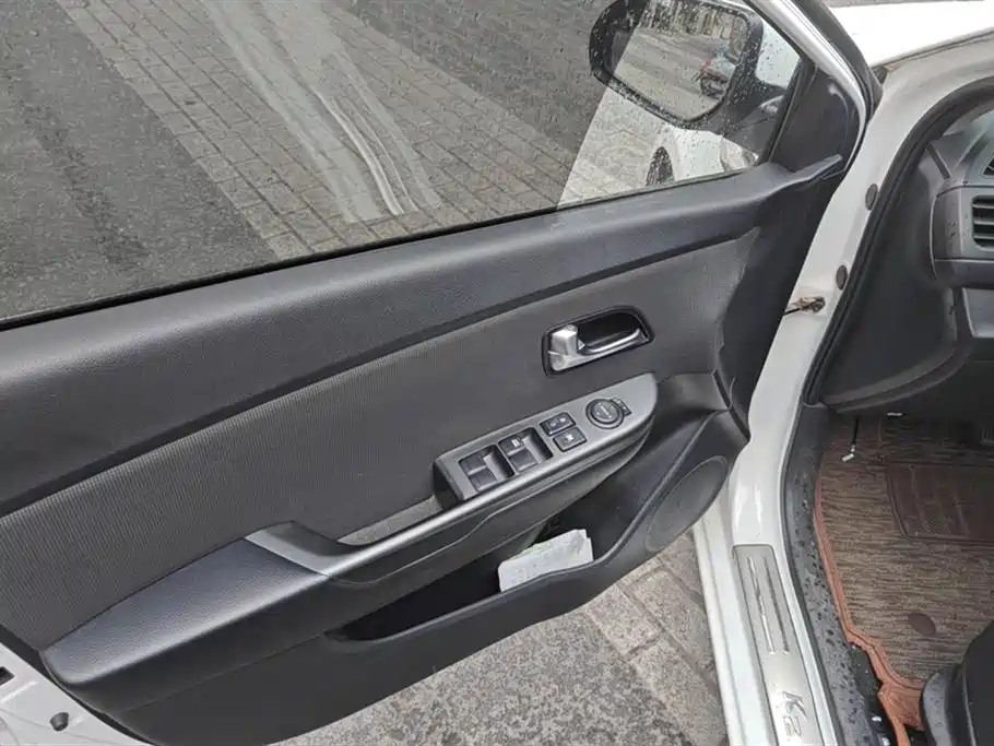 Kia K2 2015