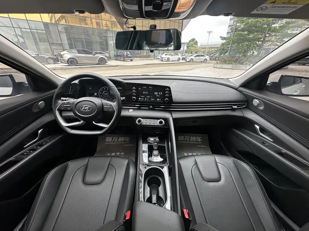Hyundai Elantra 2023