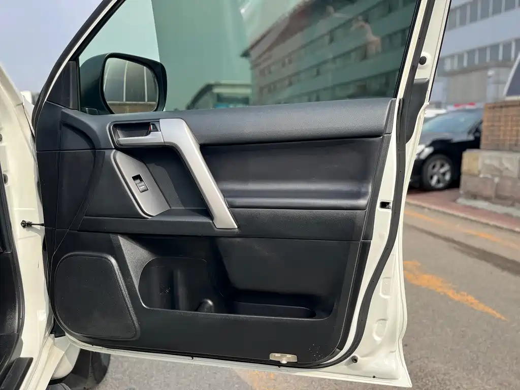 Toyota Prado 2019 — фото 25