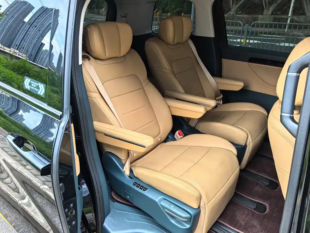 GAC Motor E8 PHEV 2024 — фото 16