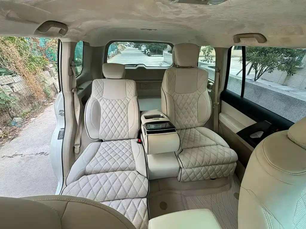 Toyota Land Cruiser 2018 — фото 8