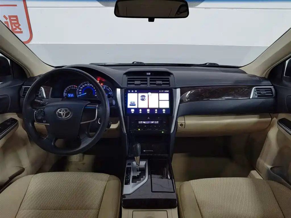 Toyota Camry 2015 — фото 5