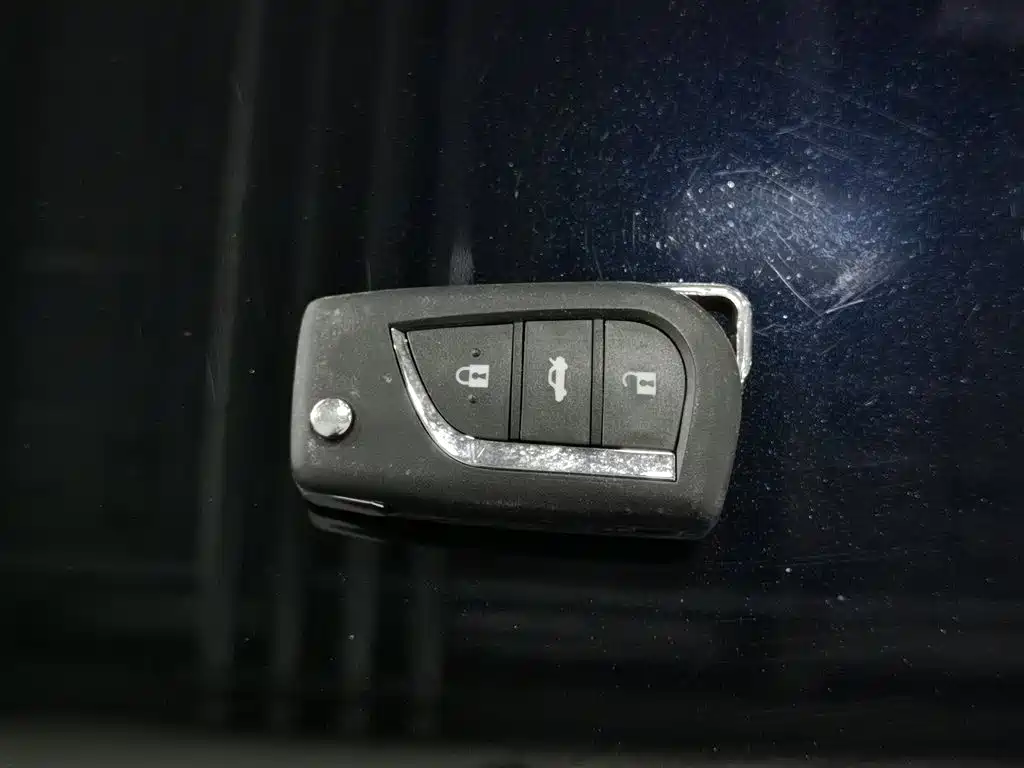 Toyota Camry 2015 — фото 19