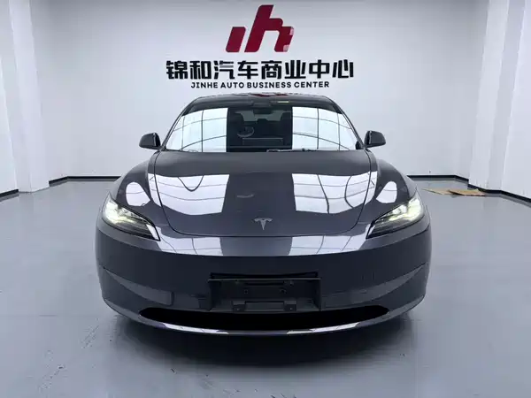 Tesla Model 3 2024
