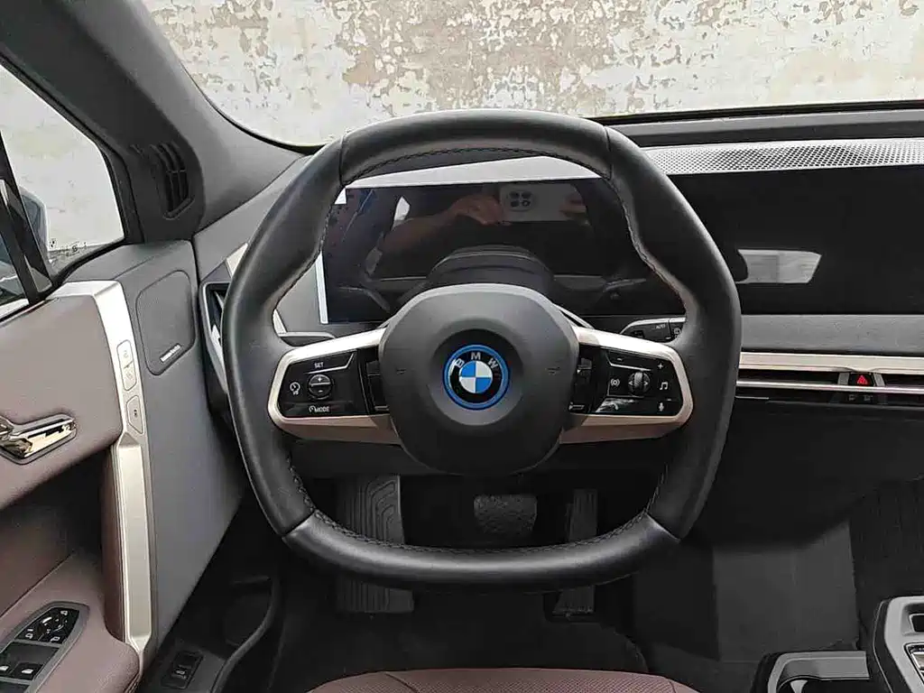 BMW iX 2025 — фото 10