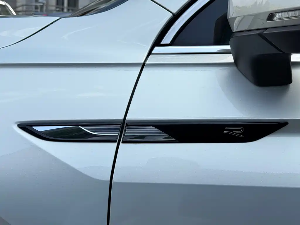 Volkswagen Tiguan L 2023 — фото 38