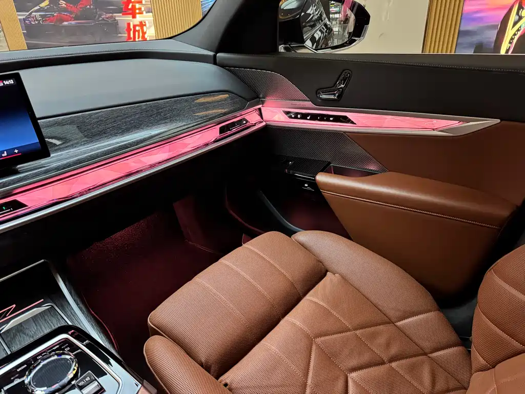 BMW i7 2023 — фото 15