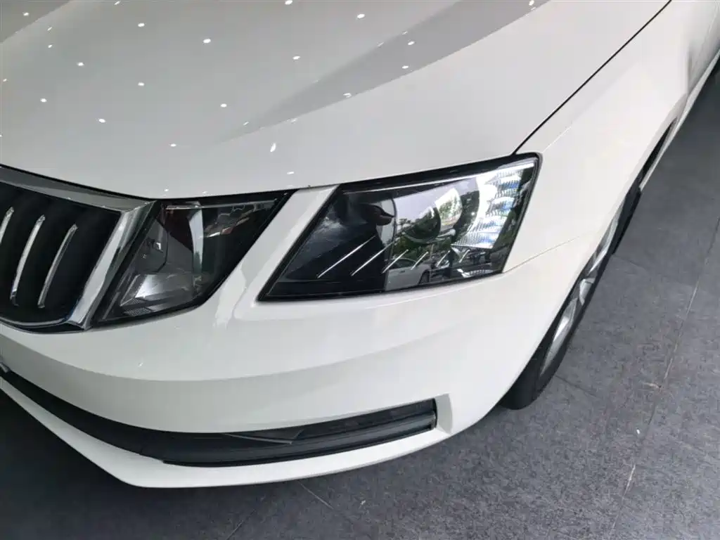Skoda Octavia 2021 — фото 24