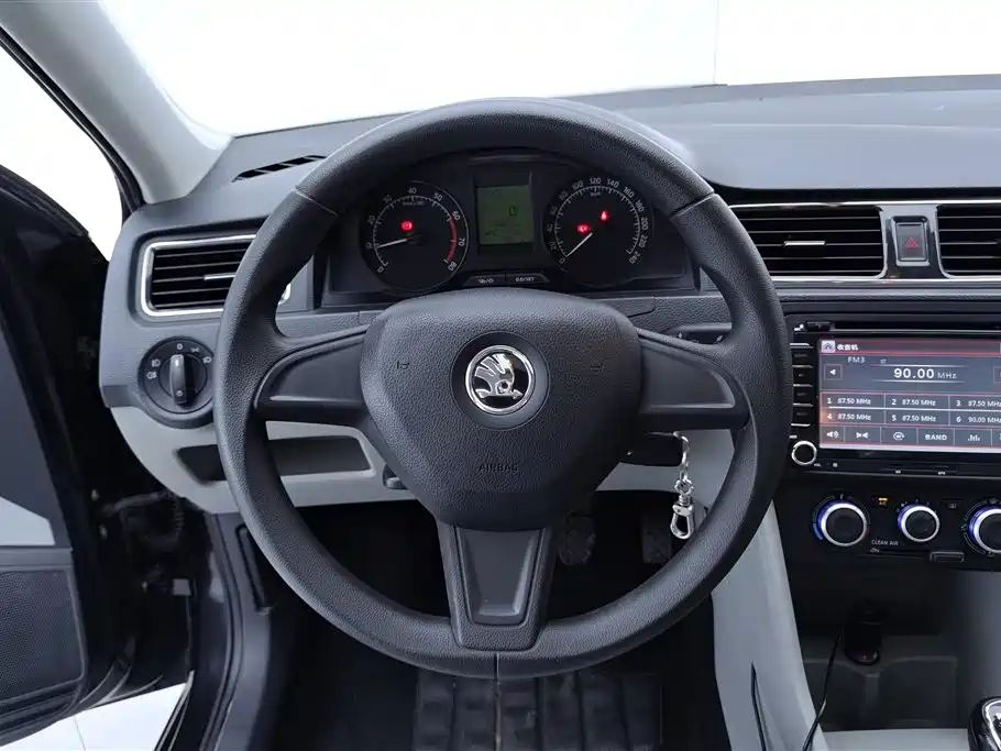 Skoda Rapid 2016 — фото 15