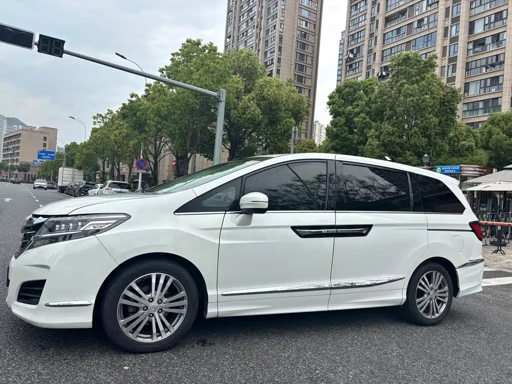 Honda Elysion 2019 — фото 13