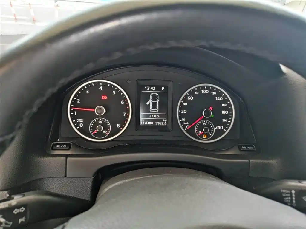 Volkswagen Tiguan 2015 — фото 12