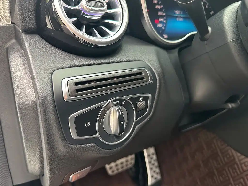Mercedes-Benz C-Class 2019 — фото 13