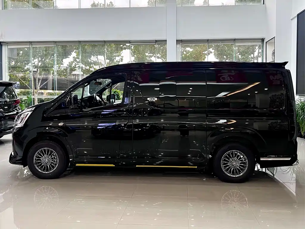 Toyota Hiace — фото 2