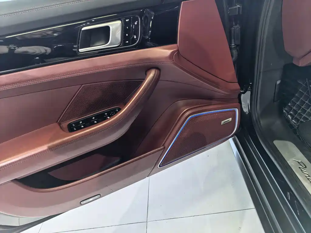 Porsche Panamera 2018 — фото 10