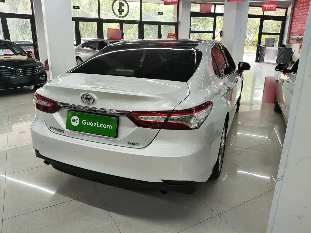 Toyota Camry 2020 — фото 12