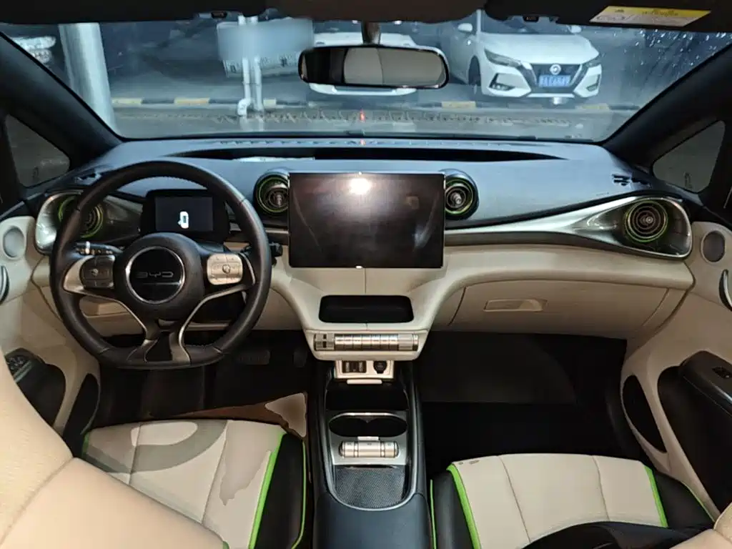 BYD Dolphin 2022 — фото 10