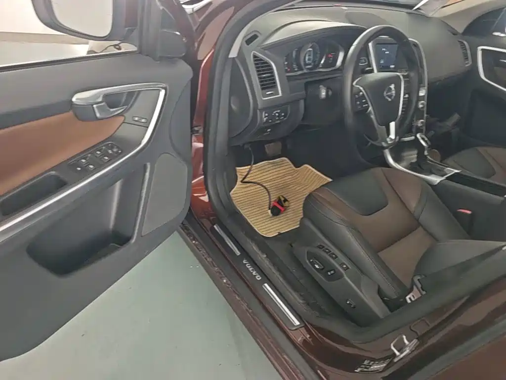 Volvo XC60 2015 — фото 16
