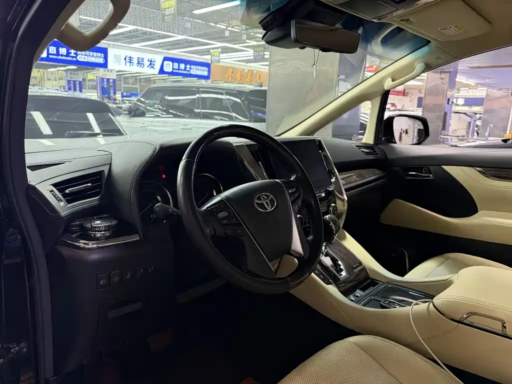 Toyota Alphard 2020 — фото 8