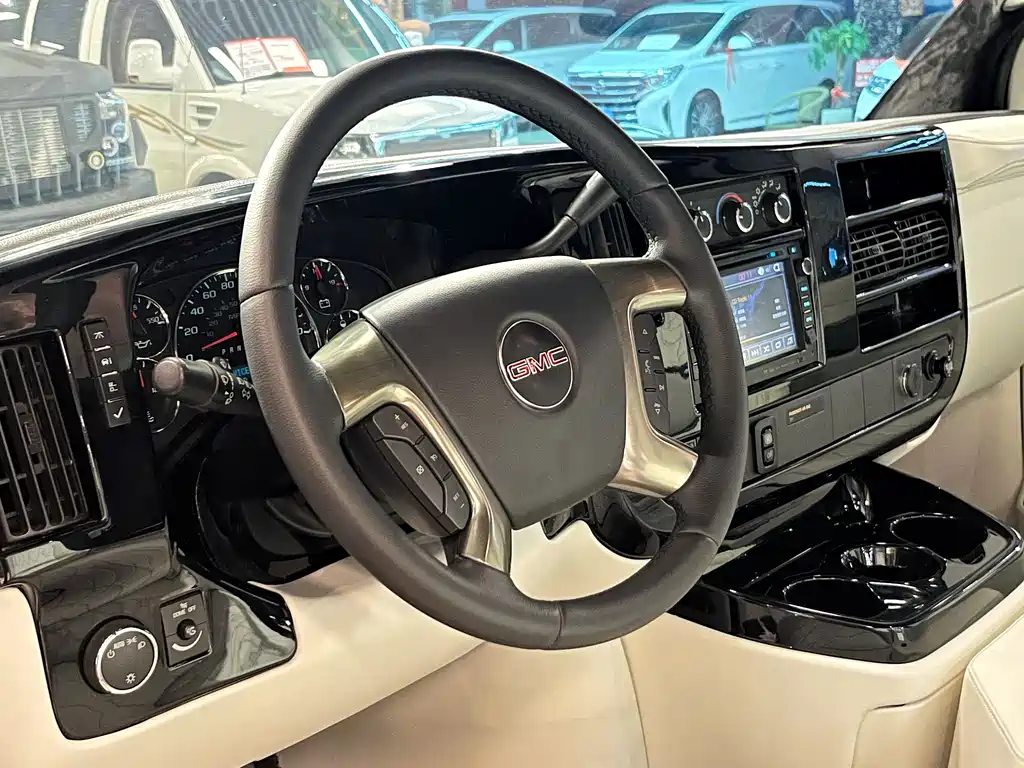 GMC Savana 2018 — фото 11
