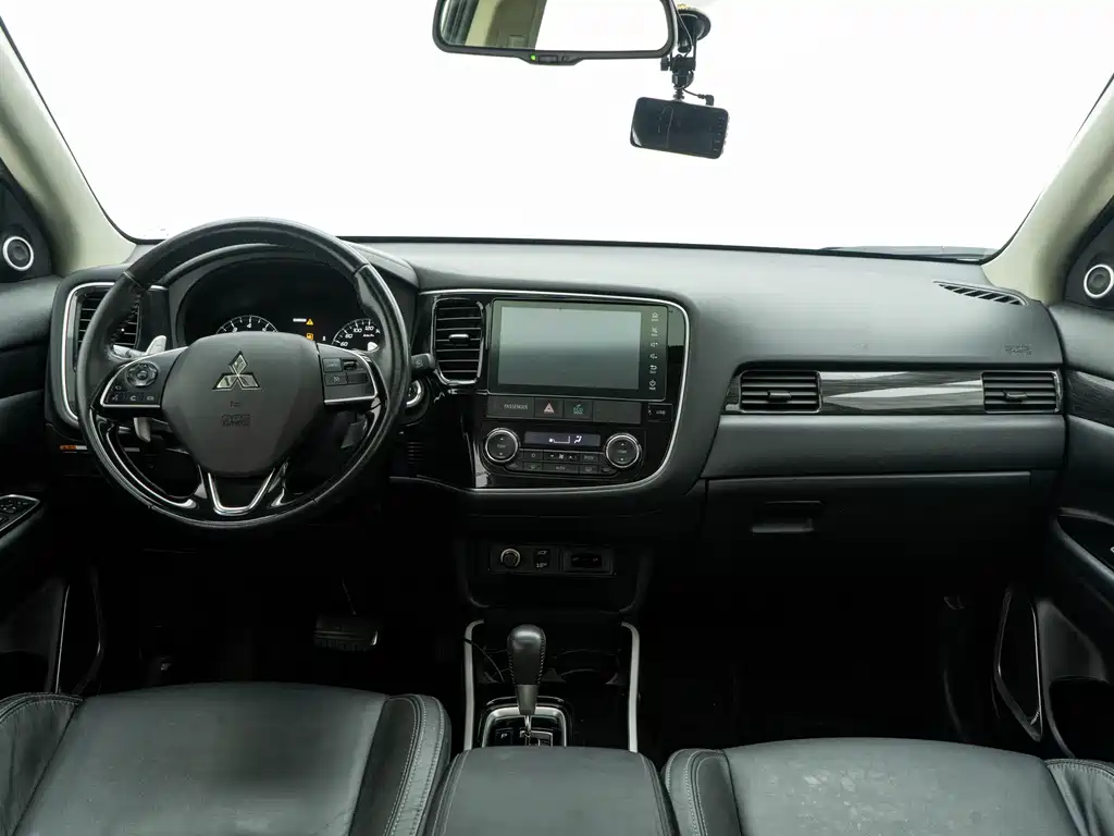 Mitsubishi Outlander 2019 — фото 15