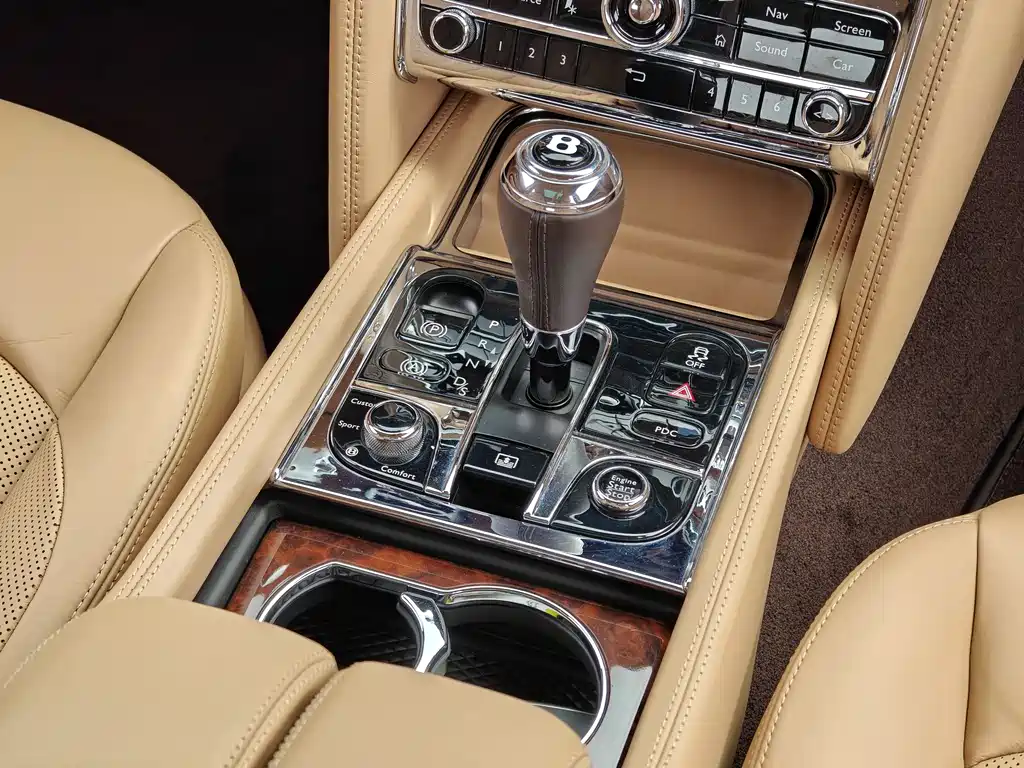 Bentley Mulsanne 2019 — фото 13