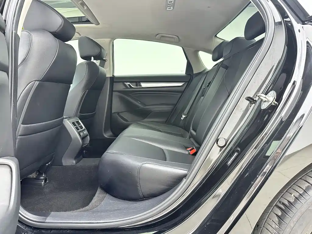 Honda Accord 2022 — фото 10