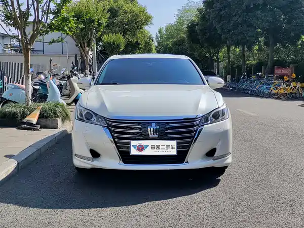 Toyota Crown 2015