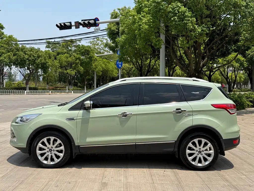 Ford Kuga 2014 — фото 7