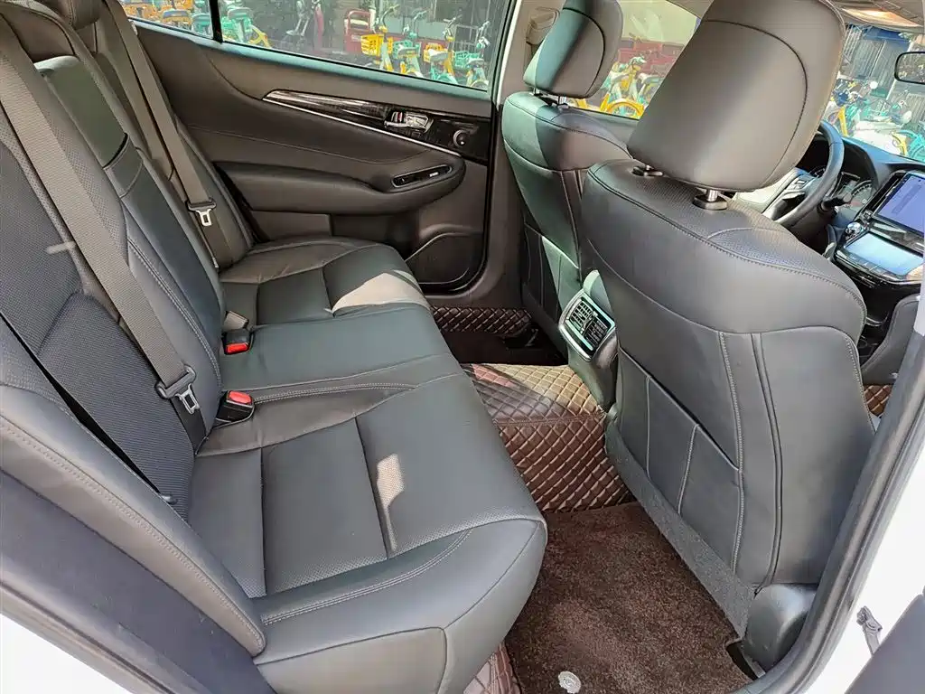 Toyota Crown 2017 — фото 11