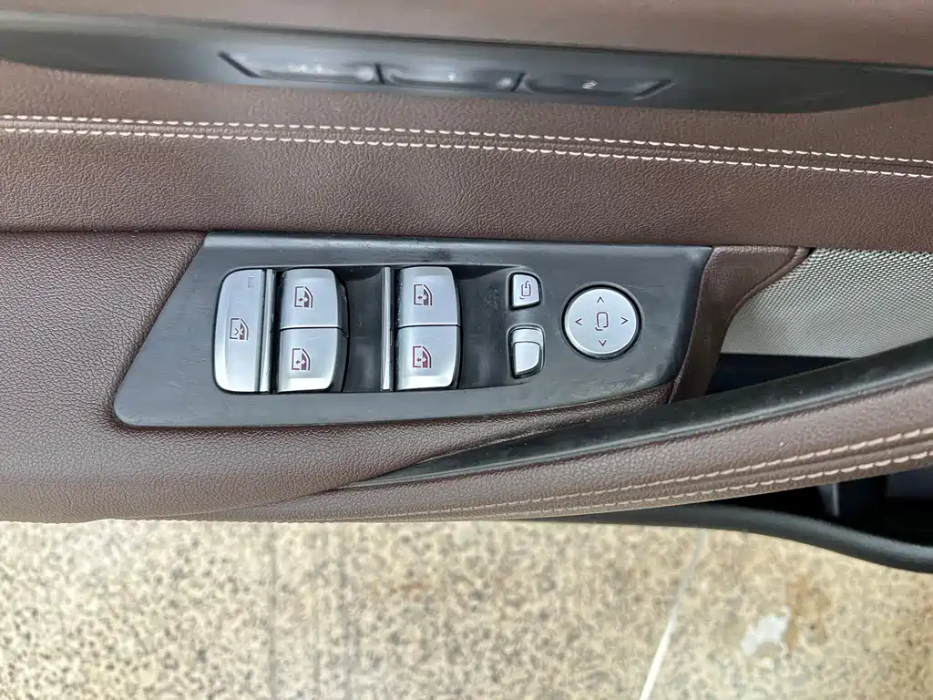 BMW 5 Series 2022 — фото 16