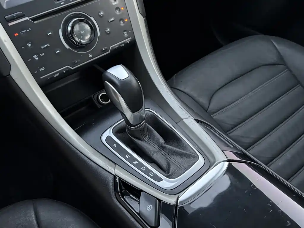 Ford Mondeo 2014 — фото 10