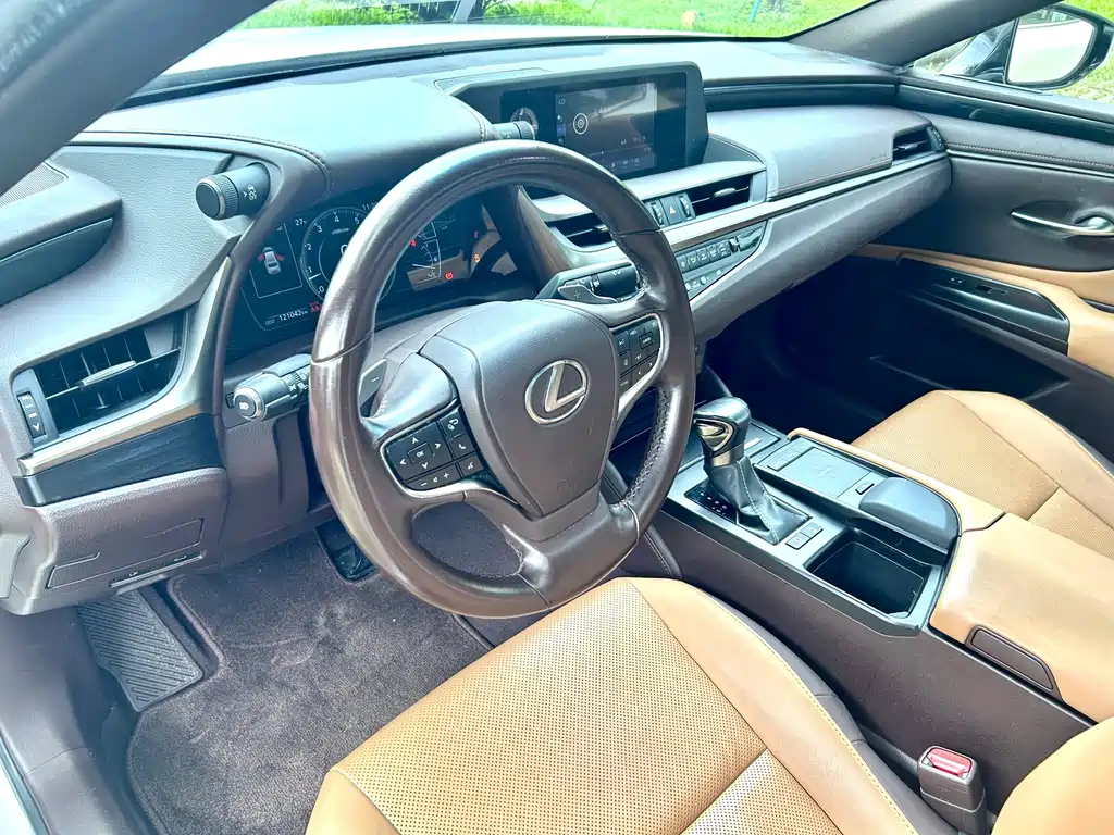 Lexus ES 2019 — фото 11