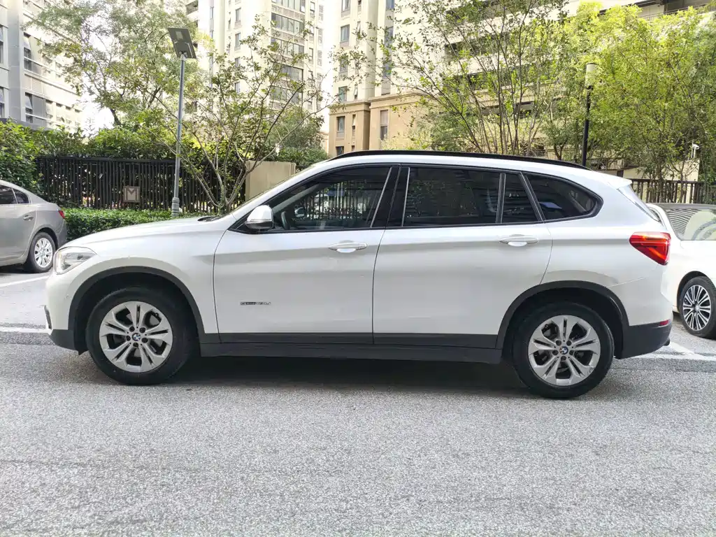 BMW X1 2016 — фото 8