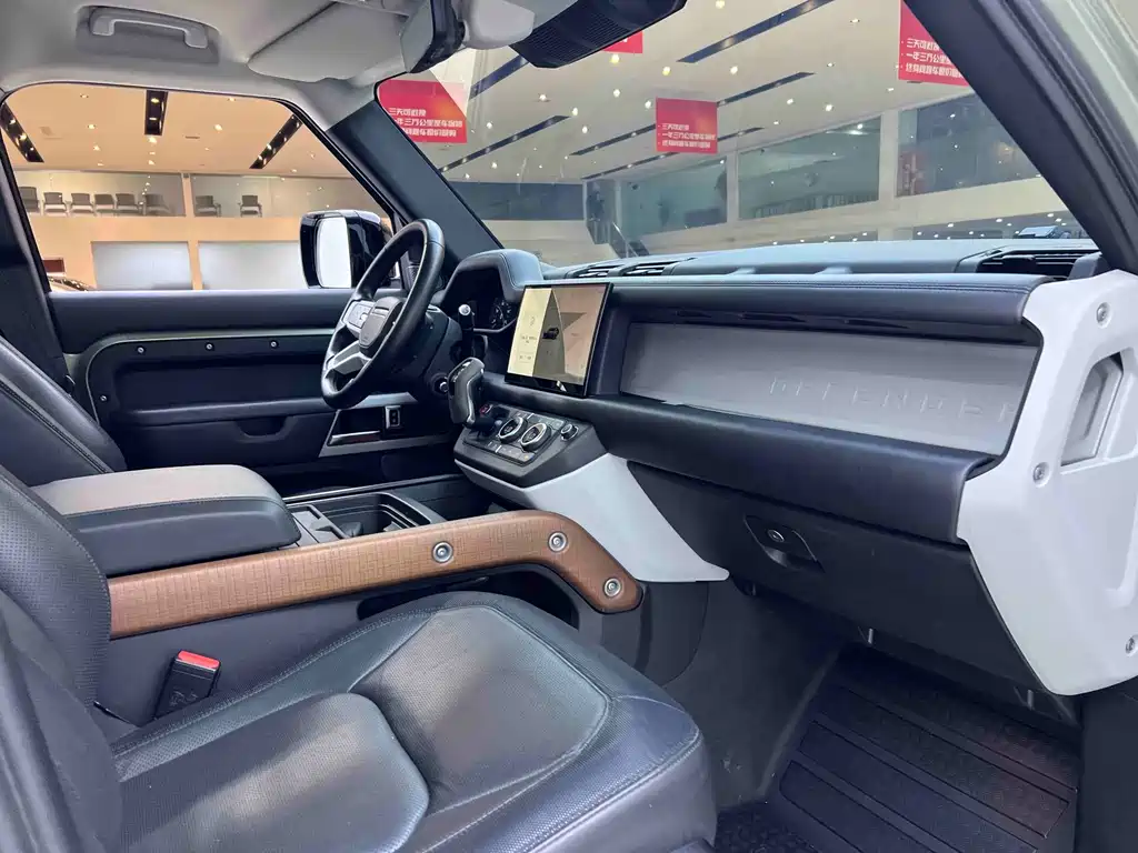 Land Rover Defender 2022 — фото 17