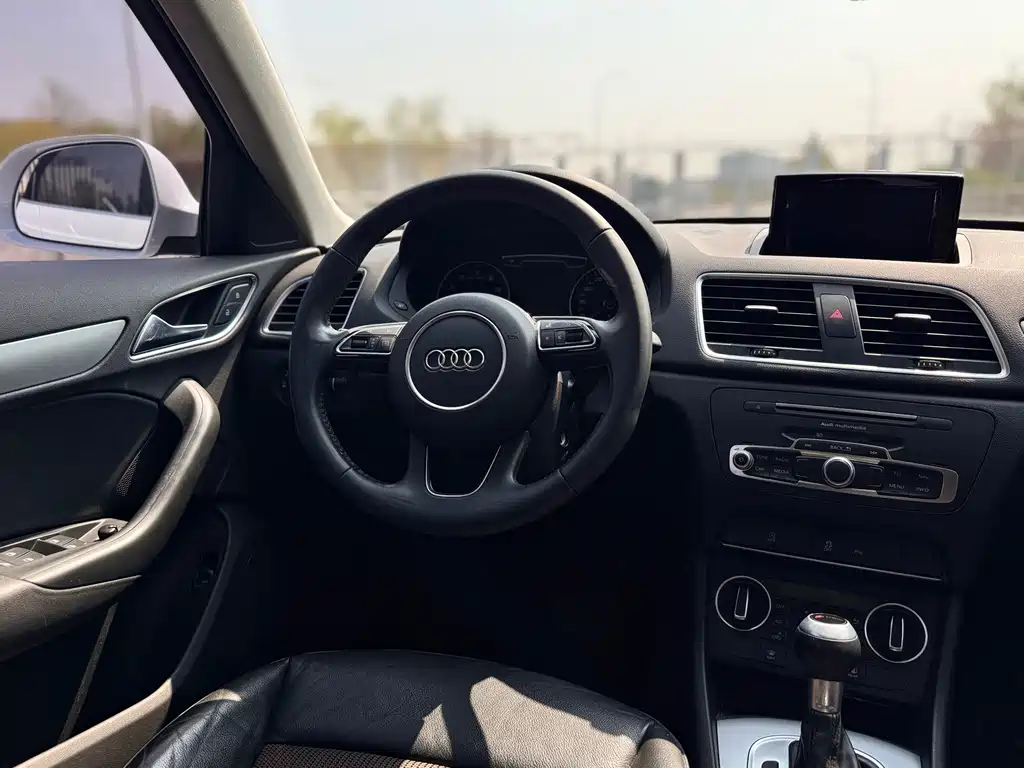 Audi Q3 2018 — фото 16