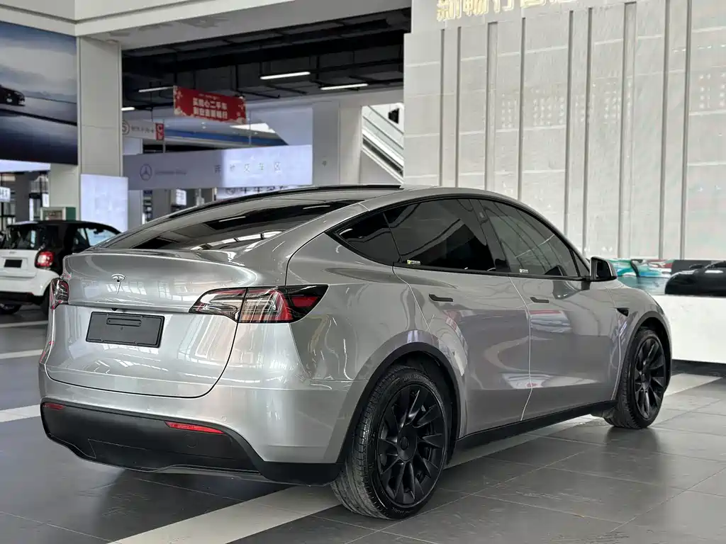 Tesla Model Y 2022 — фото 8