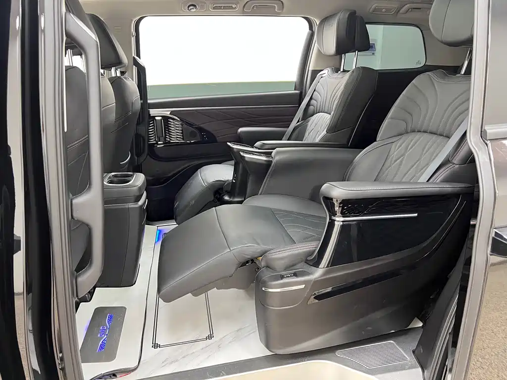 GAC Motor Trumpchi M8 2024 — фото 18