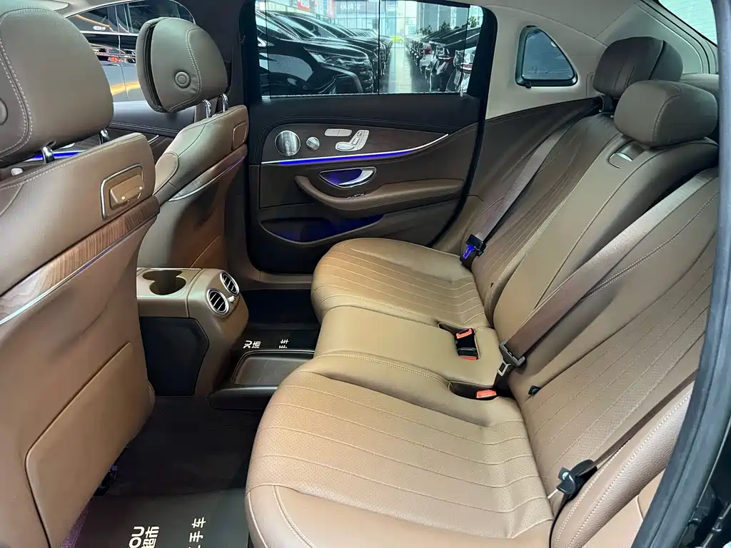Mercedes-Benz E-Class 2019 — фото 10