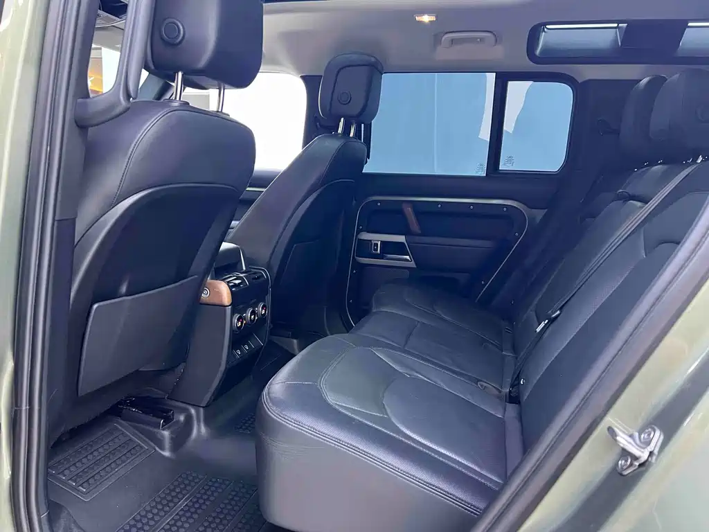 Land Rover Defender 2022 — фото 15